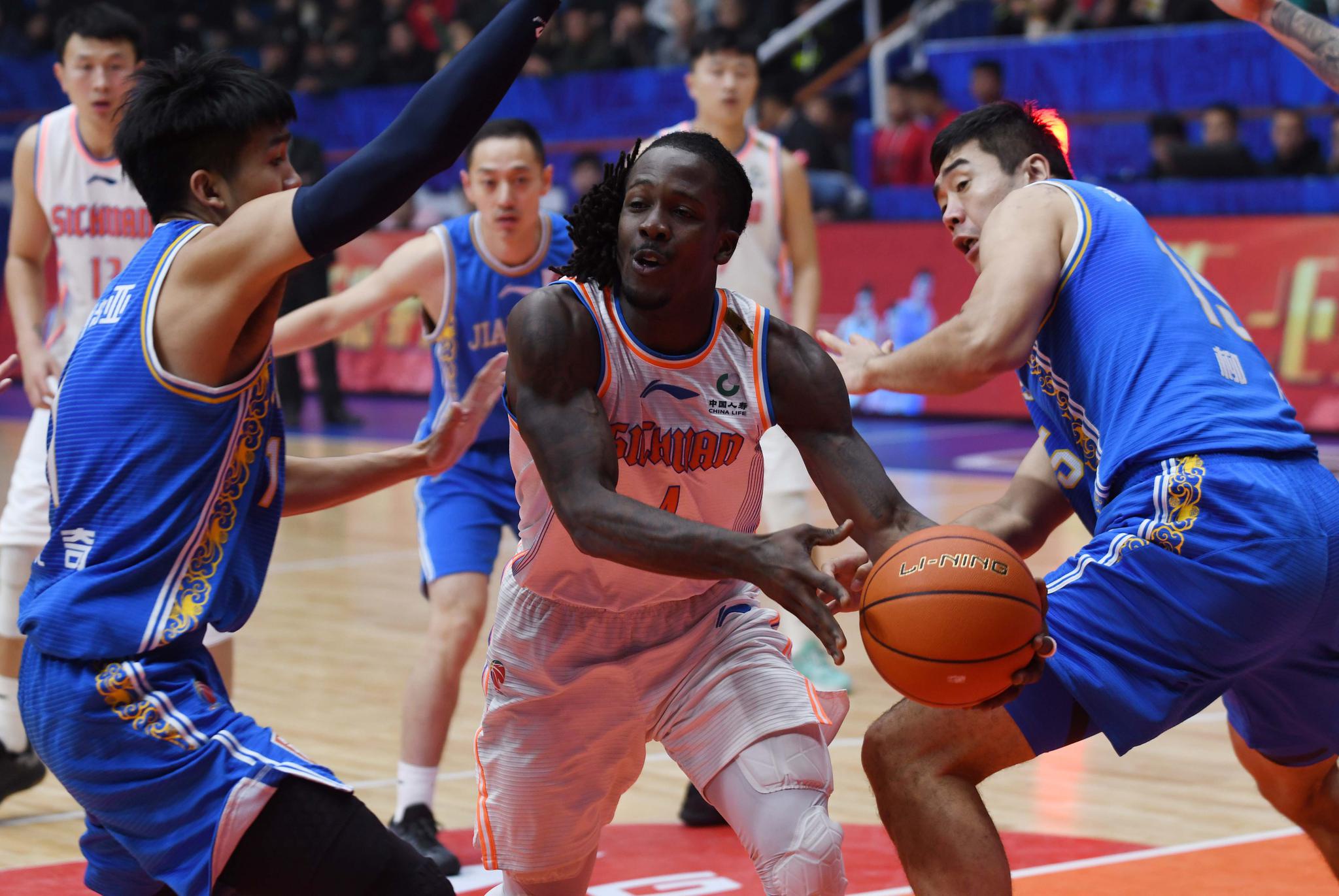 爱游戏体育-Ning连续七场比赛得分超过险胜，巴塞罗那不断突破！赢得满堂喝彩的简单介绍-爱游戏体育