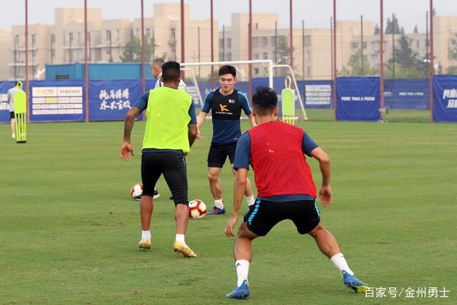 爱游戏体育-金州勇士发布备战花絮，集结日伤情更新，中超任务艰巨，纪律约束更严格-爱游戏体育
